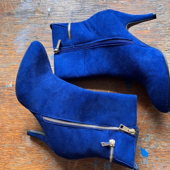 Avenue faux suede blue booties - Picture 5 of 8